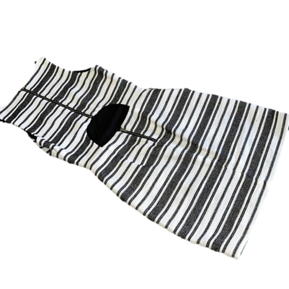 - BANANA Republic dress w/ cut out back and pockets